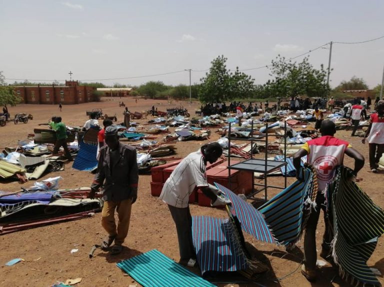 Distribution d'abris d'urgence à Bourzanga